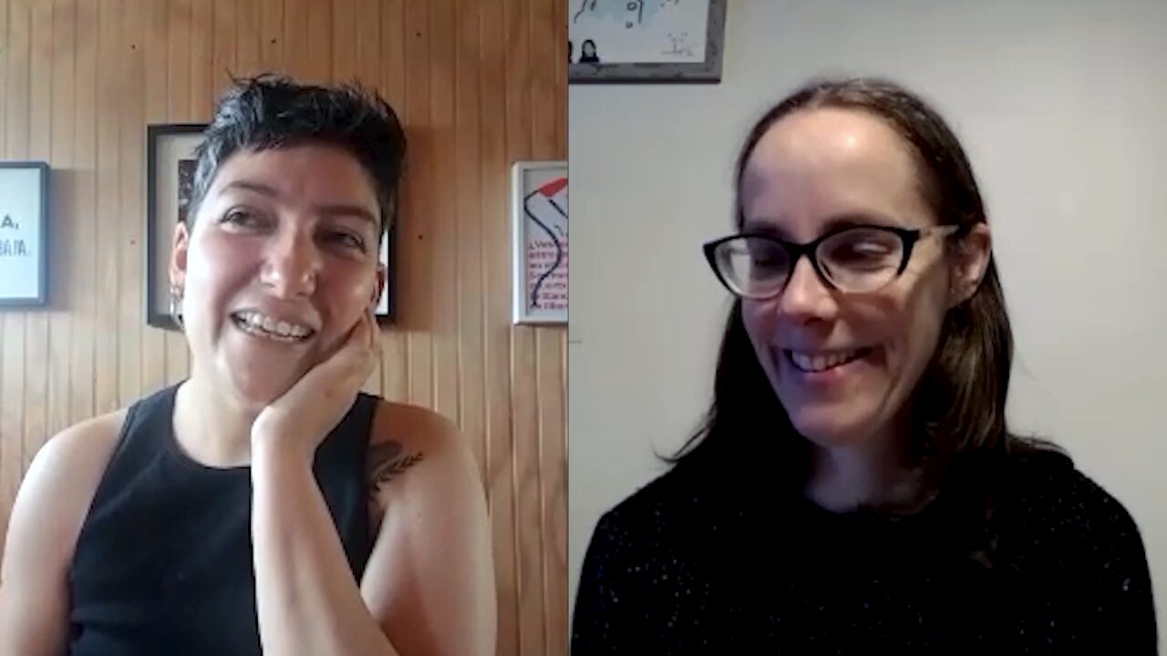 Conductora de Gota de Lluvia y una invitada conversan sobre derechos de la niñez y literatura infantil en Radio UACh